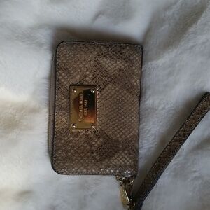 Michael  Kors purse in very good preowned condition.